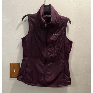 Columbia Women’s Light Puffer Style Omni-Shield Sleeveless Vest. Size Medium.